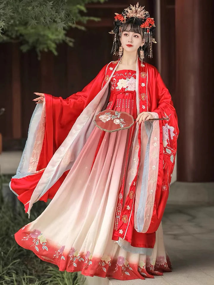 Explore the fanciful charm of Fancy Fleur Hezi Qun, a masterpiece that seamlessly combines historical allure with the extravagant beauty of blooming flowers. Adorned with intricate details, this ensemble invites you to step into a world of timeless elegance inspired by the Southern Song dynasty.