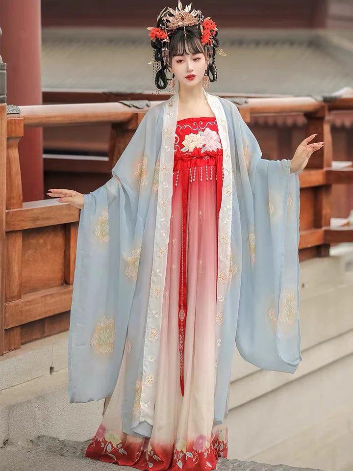 Explore the fanciful charm of Fancy Fleur Hezi Qun, a masterpiece that seamlessly combines historical allure with the extravagant beauty of blooming flowers. Adorned with intricate details, this ensemble invites you to step into a world of timeless elegance inspired by the Southern Song dynasty.