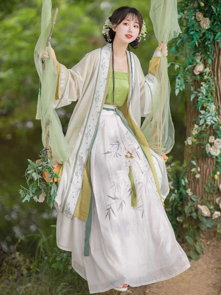 Lemon Qiyao Ruqun Ensemble - Song Dynasty Style. Infuse your wardrobe with the vibrant freshness of lemon, perfect for themed events or adding a touch of citrus elegance to your style