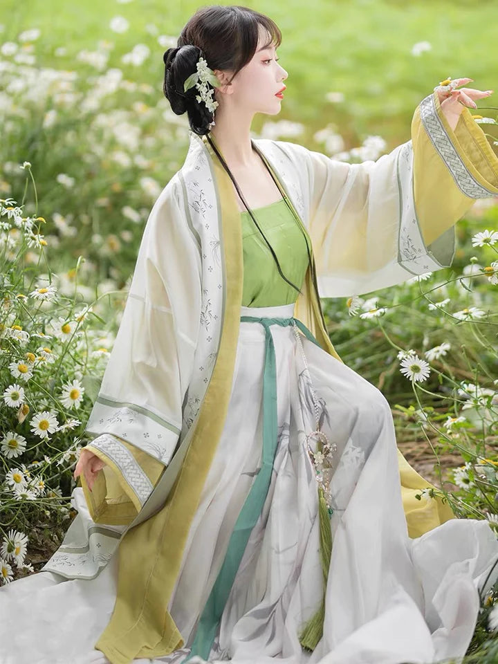 Lemon Qiyao Ruqun Ensemble - Song Dynasty Style. Infuse your wardrobe with the vibrant freshness of lemon, perfect for themed events or adding a touch of citrus elegance to your style