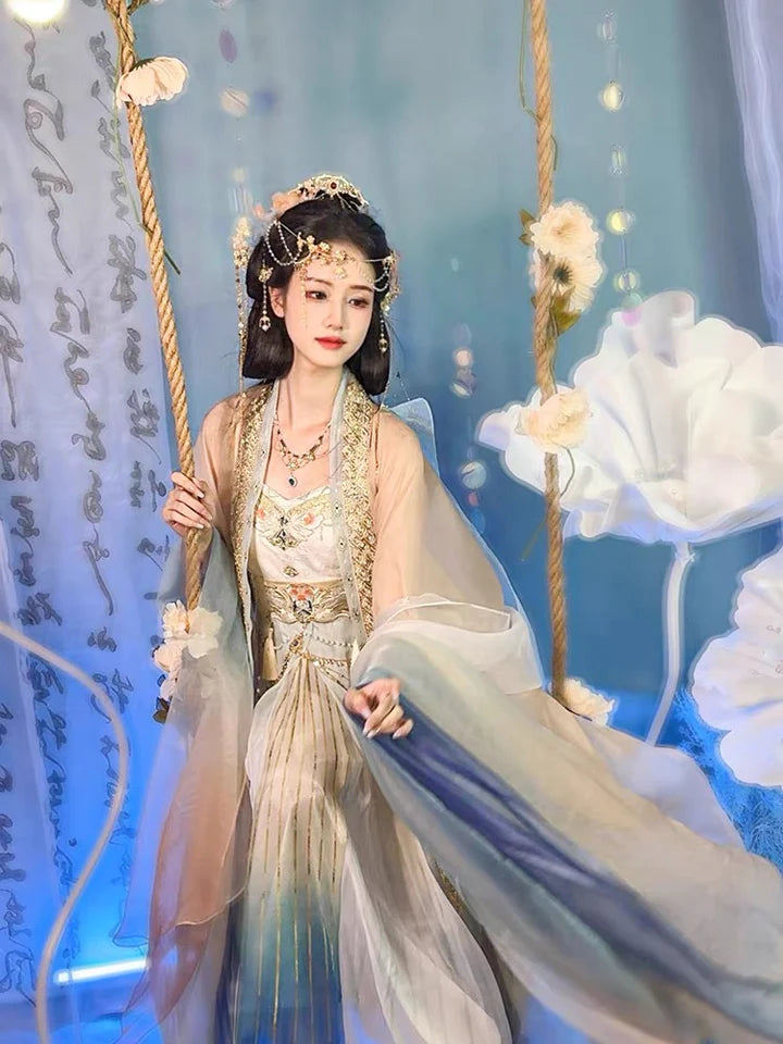 Explore the enchanting radiance of Twinkling Tiana Hezi Qun, a masterpiece that harmoniously combines historical allure with the celestial charm of twinkling stars. Adorned with intricate details, this ensemble invites you to step into a world of timeless elegance inspired by the Southern Song dynasty.