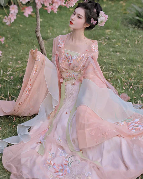 Uncover an enigmatic allure with the Susan Qiyao Ruqun from Moon Hanfu&