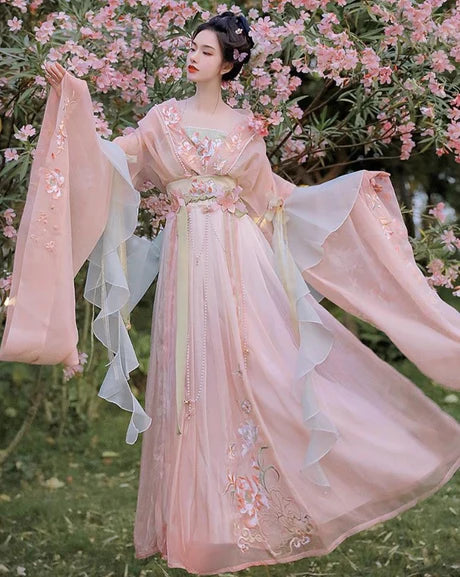 Uncover an enigmatic allure with the Susan Qiyao Ruqun from Moon Hanfu&