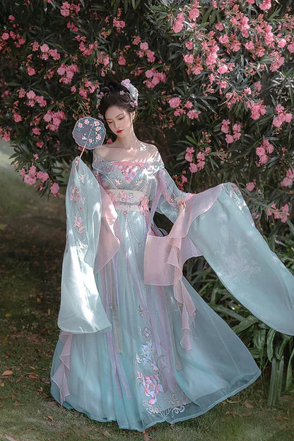 Uncover an enigmatic allure with the Susan Qiyao Ruqun from Moon Hanfu&