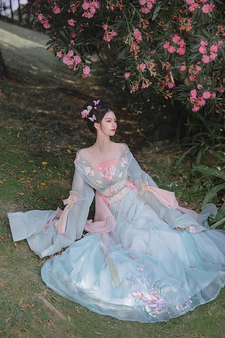 Uncover an enigmatic allure with the Susan Qiyao Ruqun from Moon Hanfu&