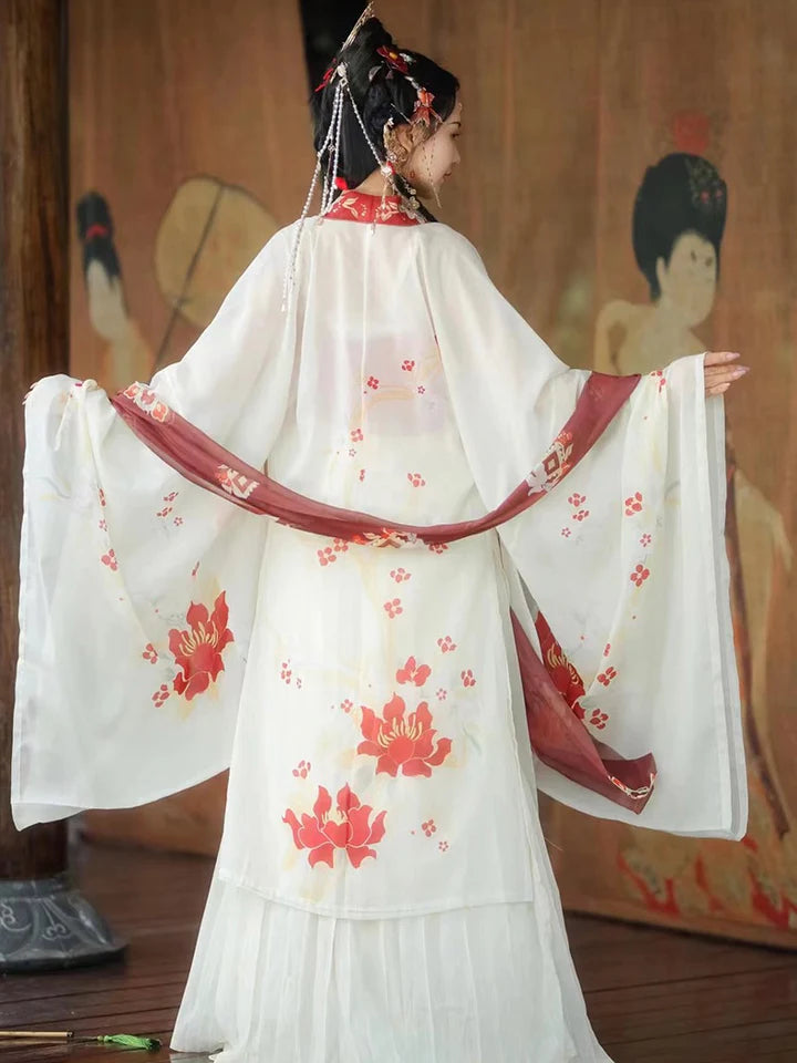 Explore the captivating charm of Alluring Hana Hezi Qun, a masterpiece that harmoniously combines historical allure with the grace of blooming hana blossoms. Adorned with intricate details, this ensemble invites you to step into a world of timeless elegance inspired by the Southern Song dynasty.