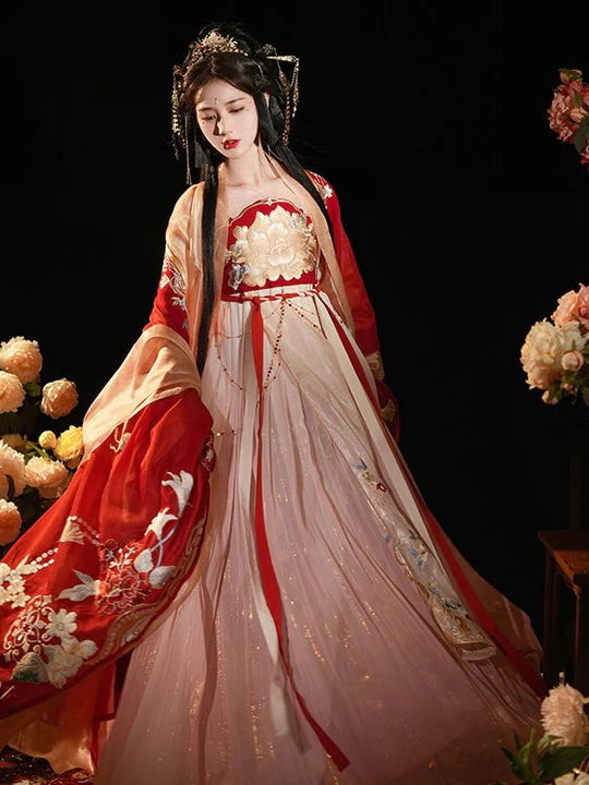 Elevate your bridal look with Moon Hanfu&