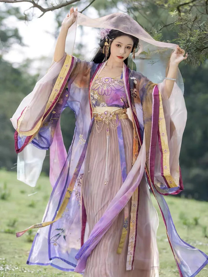 Discover the enchantment of Alexandrite Qiyao Ruqun, a homage to historical beauty with a touch of contemporary elegance. Each piece reflects the timeless allure of the Qiyao period, making a statement that transcends fashion eras with grace and sophistication.