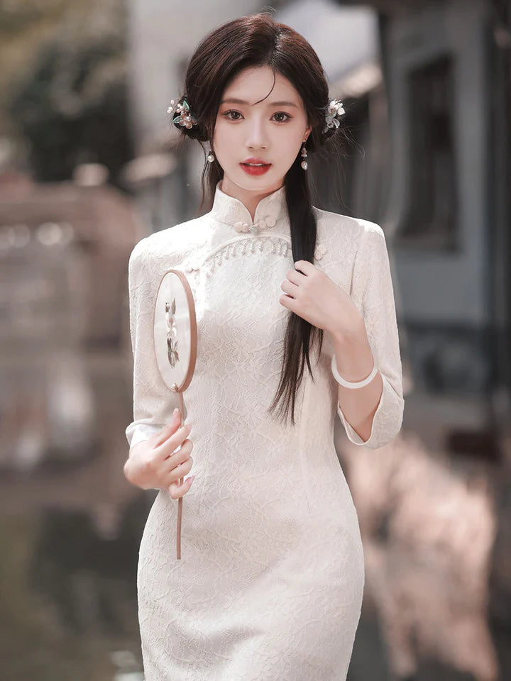 Immerse yourself in timeless elegance with the Qipao, also known as cheongsam—a Chinese dress that embodies tradition, femininity, and style. Originating in the 1920s, its iconic figure-hugging silhouette, high collar, and long sleeves have become emblematic.