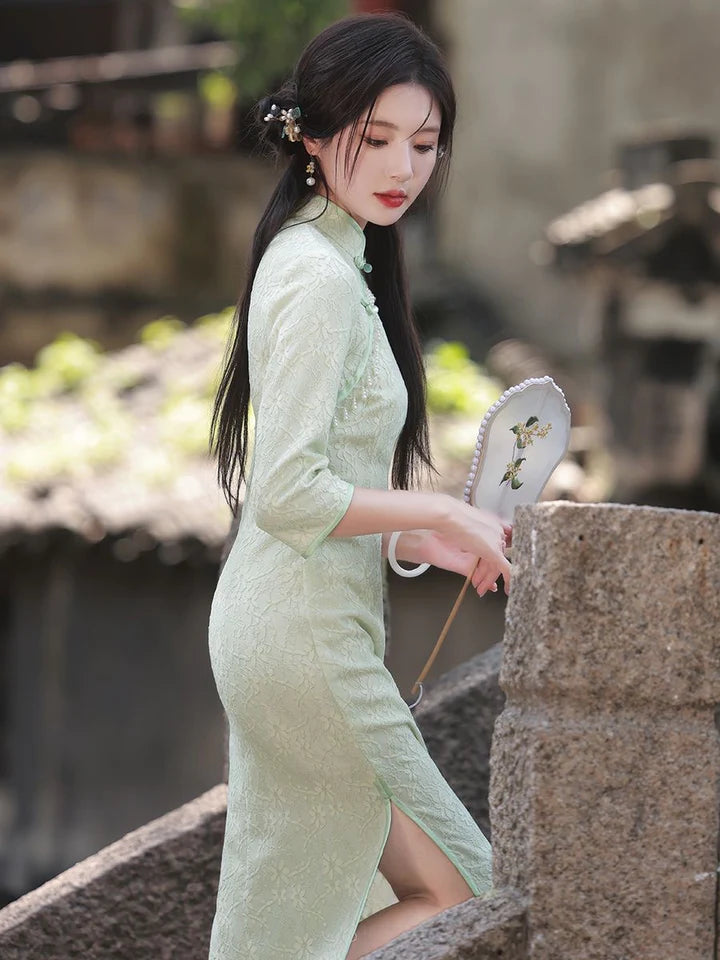 Immerse yourself in timeless elegance with the Qipao, also known as cheongsam—a Chinese dress that embodies tradition, femininity, and style. Originating in the 1920s, its iconic figure-hugging silhouette, high collar, and long sleeves have become emblematic.