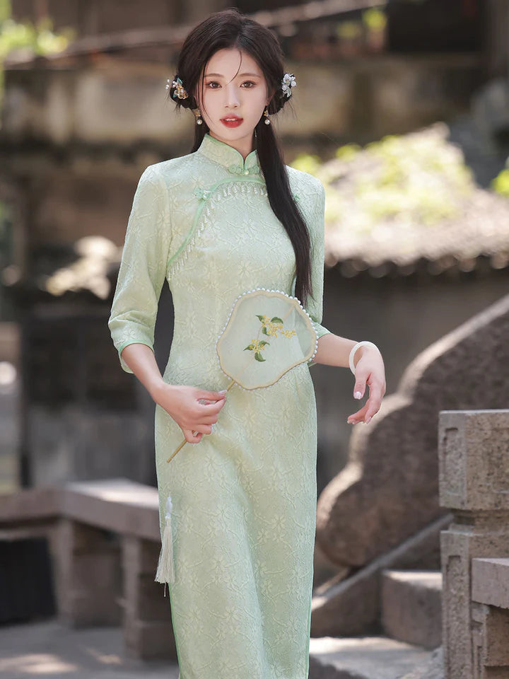 Immerse yourself in timeless elegance with the Qipao, also known as cheongsam—a Chinese dress that embodies tradition, femininity, and style. Originating in the 1920s, its iconic figure-hugging silhouette, high collar, and long sleeves have become emblematic.