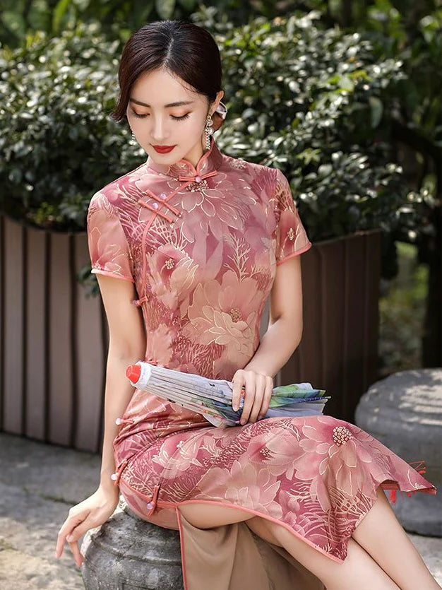 Step into timeless elegance with the Qipao, also known as cheongsam—a Chinese dress that embodies tradition, femininity, and style. Originating in the 1920s, its figure-hugging silhouette, high collar, and side slits have become iconic.