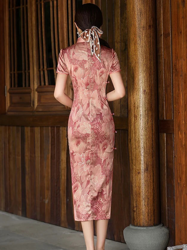 Step into timeless elegance with the Qipao, also known as cheongsam—a Chinese dress that embodies tradition, femininity, and style. Originating in the 1920s, its figure-hugging silhouette, high collar, and side slits have become iconic.