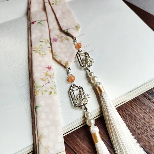 Wisdom Hanfu Hair Tie - Secure your Hanfu hairstyle with this elegant hair tie. Intricate patterns inspired by Hanfu fashion exude sophistication. Perfect for traditional ceremonies, cultural events, or showcasing your appreciation for Hanfu fashion.