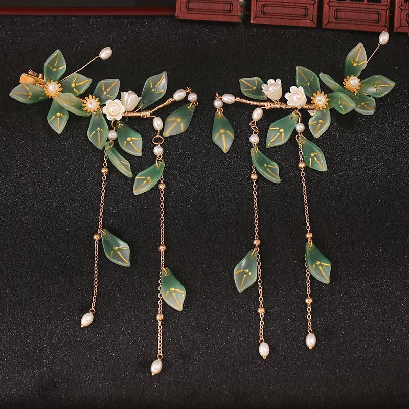 Leafy Chinese Hair Clips - Elevate your hairstyle with these exquisite leaf-shaped Chinese hair clips, inspired by nature and designed to add a touch of elegance to your look.