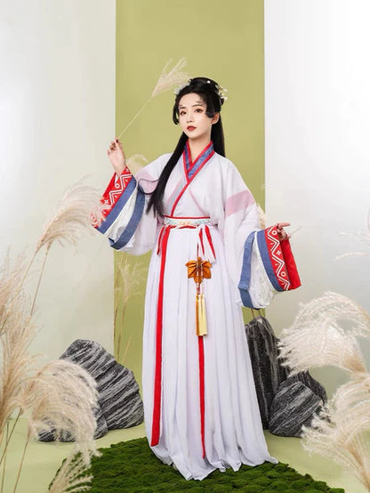 Step into rustic charm with the Rustic Field Jiaoling Ruqun, a natural addition to Moon Hanfu&