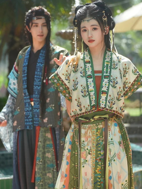  Elevate your style with Moon Hanfu&