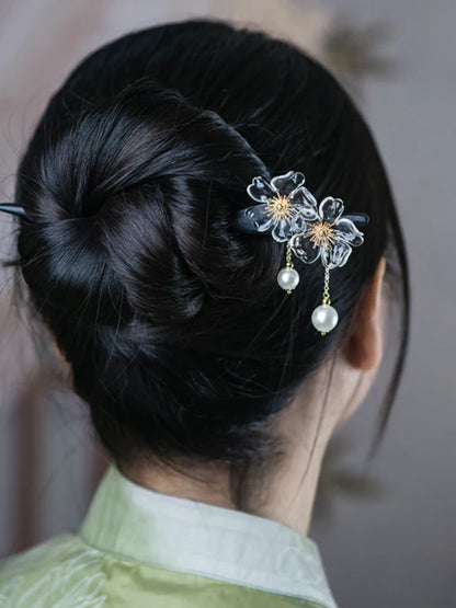 Opera Chinese Hairpins - Add elegance and cultural heritage to your hairstyle with these exquisite hairpins inspired by Chinese opera. Vibrant designs and high-quality materials represent the beauty of traditional performances. Perfect for cultural events and celebrations.