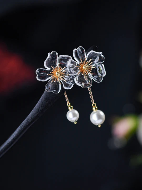 Opera Chinese Hairpins - Add elegance and cultural heritage to your hairstyle with these exquisite hairpins inspired by Chinese opera. Vibrant designs and high-quality materials represent the beauty of traditional performances. Perfect for cultural events and celebrations.