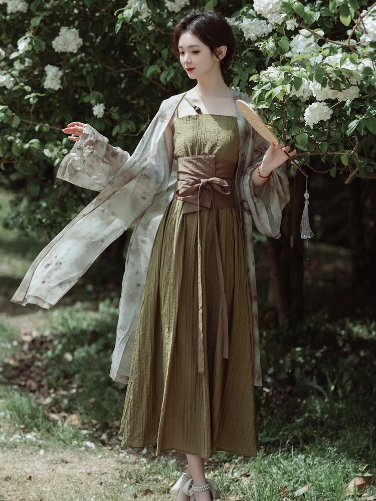 Embrace the Beauty of Spring with this elegant Modern Hanfu—an enchanting blend of tradition and contemporary allure. Elevate your wardrobe with this captivating ensemble, embodying the timeless beauty of ancient Chinese fashion. The Beauty of Spring Hanfu invites you to rediscover grace and cultural richness, seamlessly blending tradition with a touch of modern sophistication.