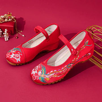  Elevate your Hanfu ensemble with the Graceful Ballet Embroidered Hanfu Shoes by Moon Hanfu. Inspired by the timeless elegance of ancient Chinese clothing, this captivating collection features intricately embroidered flats that add a touch of sophistication to your outfit. Step into the fusion of traditional craftsmanship and modern grace, ensuring comfort and style for every occasion.