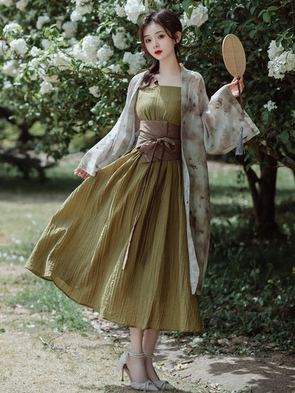 Embrace the Beauty of Spring with this elegant Modern Hanfu—an enchanting blend of tradition and contemporary allure. Elevate your wardrobe with this captivating ensemble, embodying the timeless beauty of ancient Chinese fashion. The Beauty of Spring Hanfu invites you to rediscover grace and cultural richness, seamlessly blending tradition with a touch of modern sophistication.