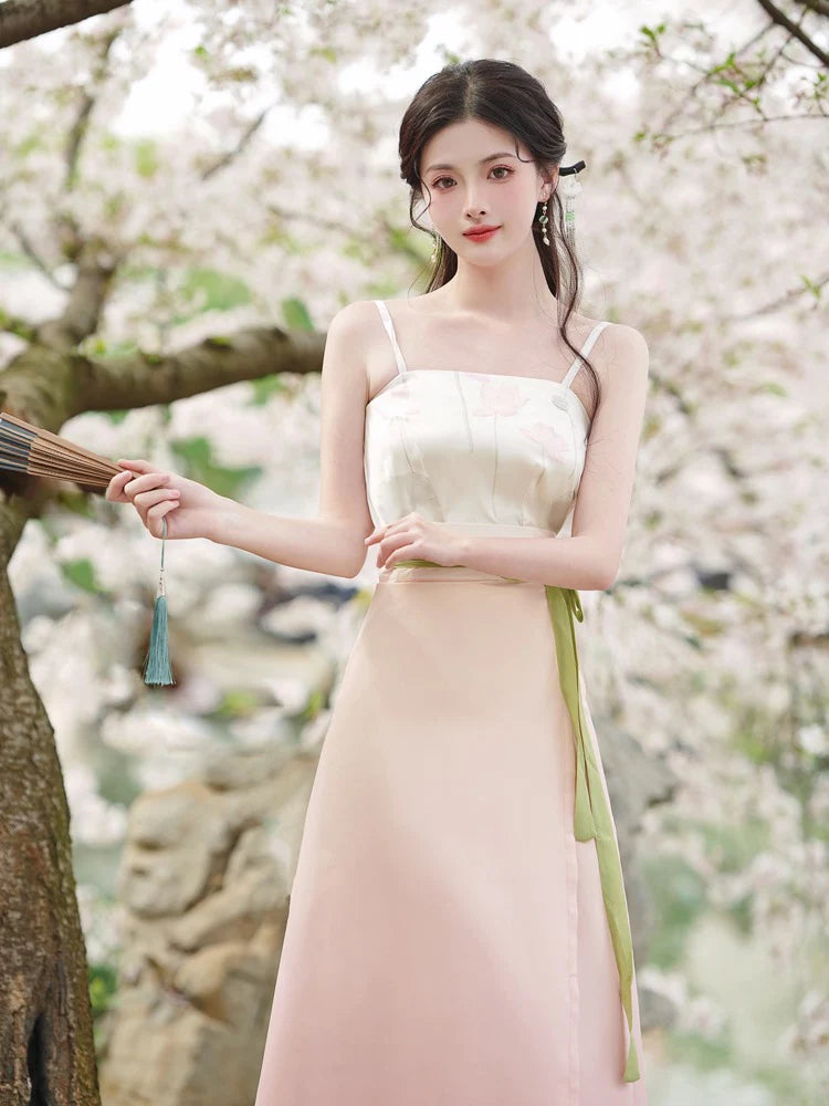 Elevate your style with Green Beauty Elegance Hanfu—a captivating blend of tradition and contemporary allure. Immerse yourself in the timeless beauty of ancient Chinese fashion, embodied in every stitch of this exquisite ensemble. Green Beauty&