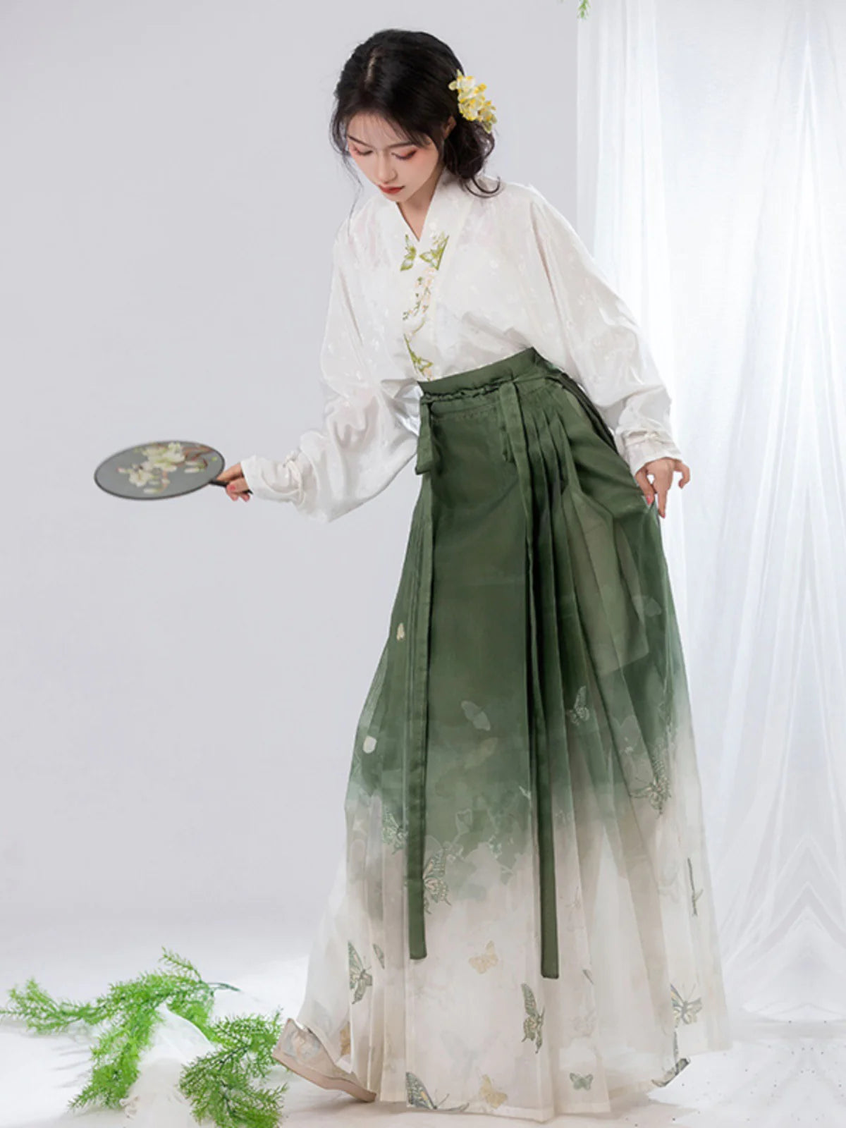 Immerse yourself in the charm of Elegant Mandarin Modern Hanfu—a perfect fusion of tradition and contemporary allure. Elevate your wardrobe with this captivating ensemble, embodying the timeless beauty of ancient Chinese fashion. Elegant Mandarin invites you to rediscover grace and cultural richness, seamlessly blending tradition with a touch of modern sophistication.