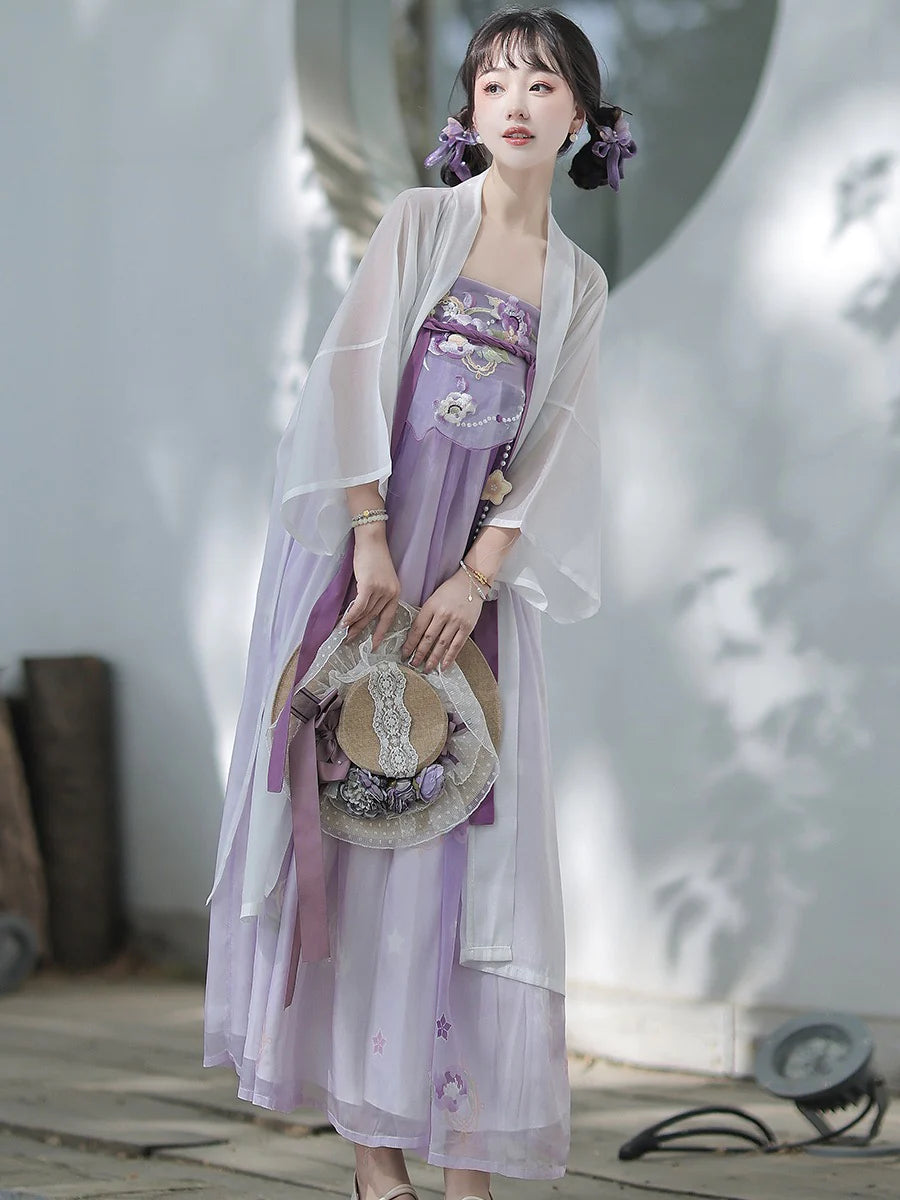 Immerse yourself in the charm of the Tang Dynasty with our Charming Qixiong Ruqun, Deary Lilac—an ensemble paying homage to an era when style reflected societal shifts. Influenced by Yang Guifei, this Tang Dynasty-inspired Qixiong Ruqun captures historical trends, merging tradition with contemporary elegance. Step into the past with timeless influence, making a charming nod to centuries gone by.