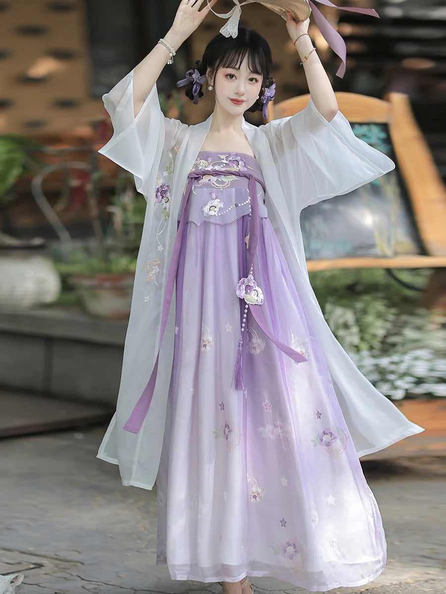 Immerse yourself in the charm of the Tang Dynasty with our Charming Qixiong Ruqun, Deary Lilac—an ensemble paying homage to an era when style reflected societal shifts. Influenced by Yang Guifei, this Tang Dynasty-inspired Qixiong Ruqun captures historical trends, merging tradition with contemporary elegance. Step into the past with timeless influence, making a charming nod to centuries gone by.