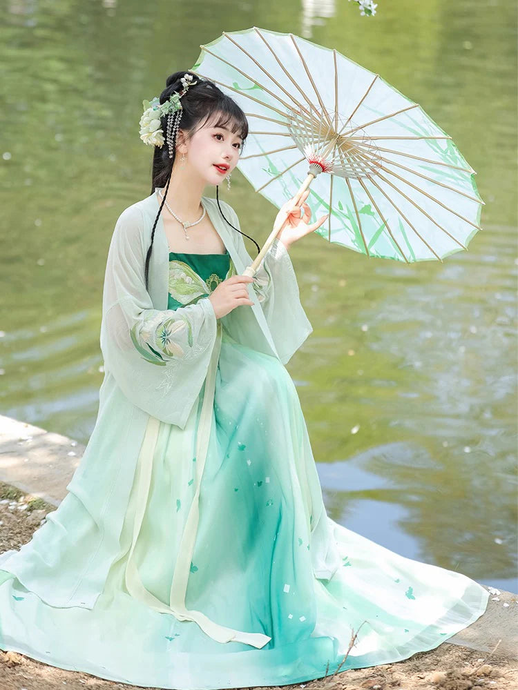 Butterfly Dream Qiyao Ruqun Ensemble - Song Dynasty Style. Embrace the grace of a butterfly&