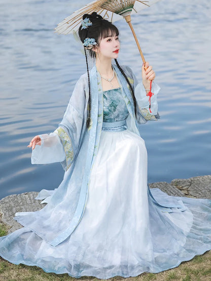 Laurel Serenity Qiyao Ruqun Ensemble - Song Dynasty Style. Embrace the tranquility of laurel leaves, perfect for themed events or adding a touch of timeless elegance to your wardrobe.