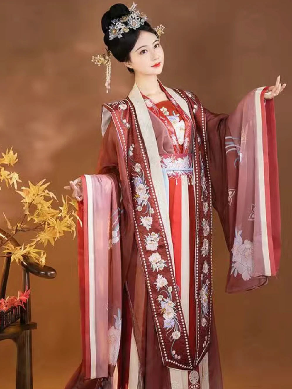 Radiant Bloom Qiyao Ruqun Ensemble - Song Dynasty Style. Embrace the charm of flourishing beauty, ideal for themed events or enhancing your wardrobe with timeless elegance.