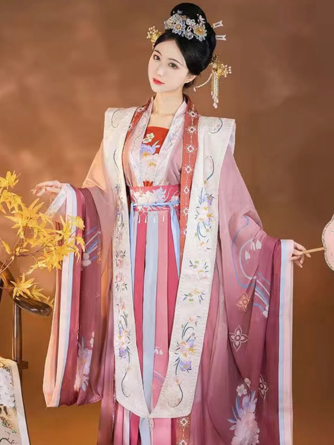 Radiant Bloom Qiyao Ruqun Ensemble - Song Dynasty Style. Embrace the charm of flourishing beauty, ideal for themed events or enhancing your wardrobe with timeless elegance.