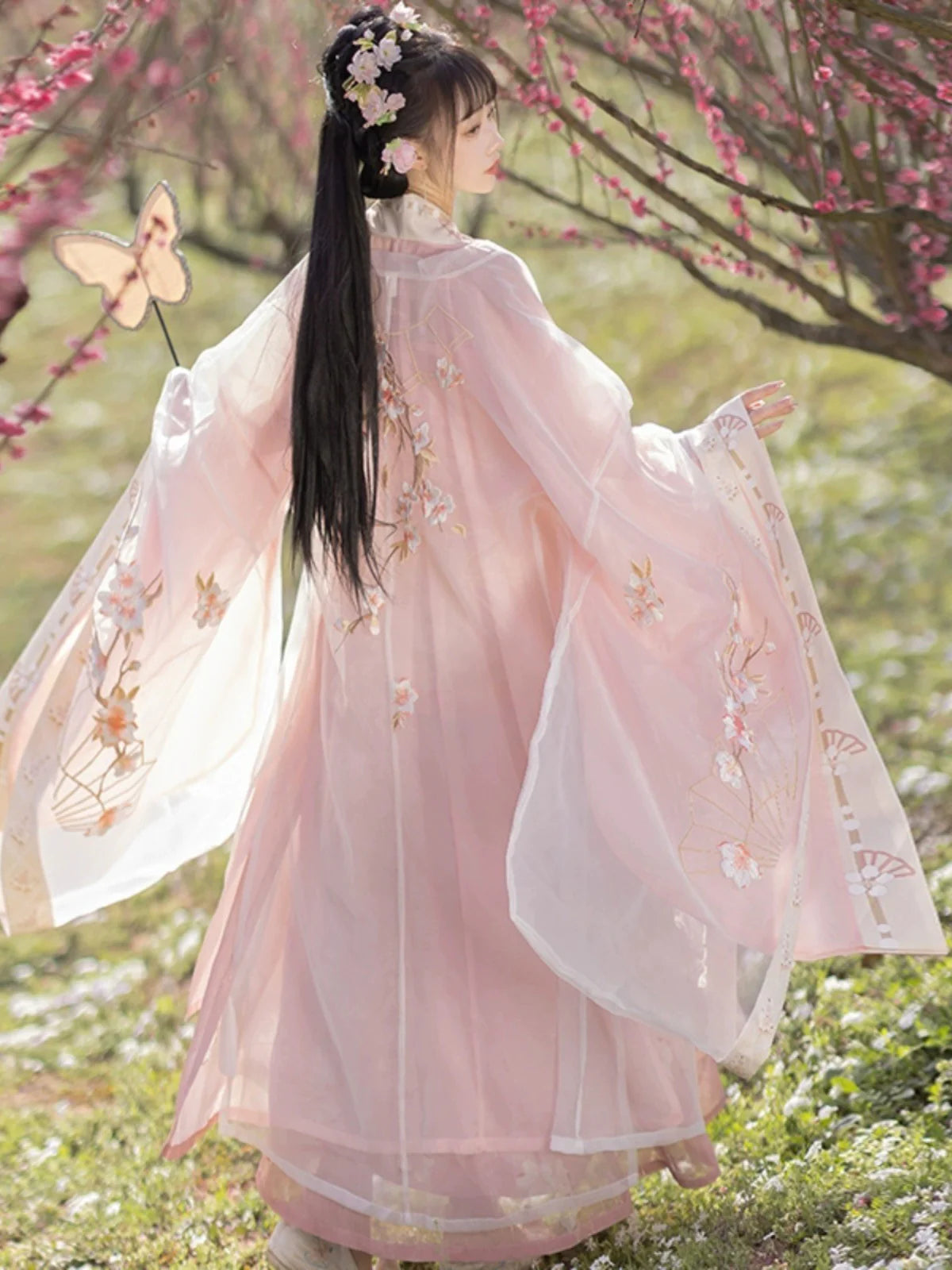 Blossom in radiant style with our Radiant Qiyao Ruqun, Rosy Blossom—an enchanting ensemble that embodies the timeless beauty and grace of a blooming flower. Elevate your look with a blend of tradition and contemporary elegance, making a statement inspired by the allure of nature.