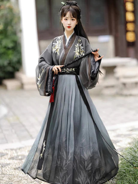 Bask in the brilliance of the Radiant Solar Jiaoling Ruqun, a luminous addition to Moon Hanfu&