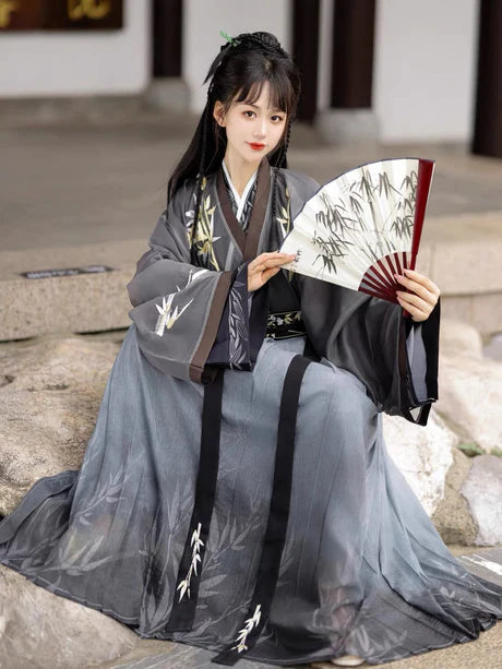 Bask in the brilliance of the Radiant Solar Jiaoling Ruqun, a luminous addition to Moon Hanfu&