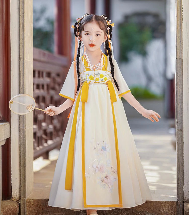 Experience the joy of Ancient China with Joyful Happy Kids Hanfu – a collection that transcends clothing to cultivate cultural connection, imaginative play, and creative expression for your little ones.