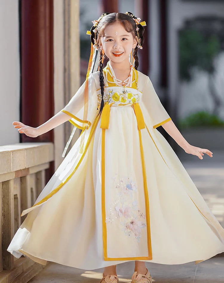 Experience the joy of Ancient China with Joyful Happy Kids Hanfu – a collection that transcends clothing to cultivate cultural connection, imaginative play, and creative expression for your little ones.