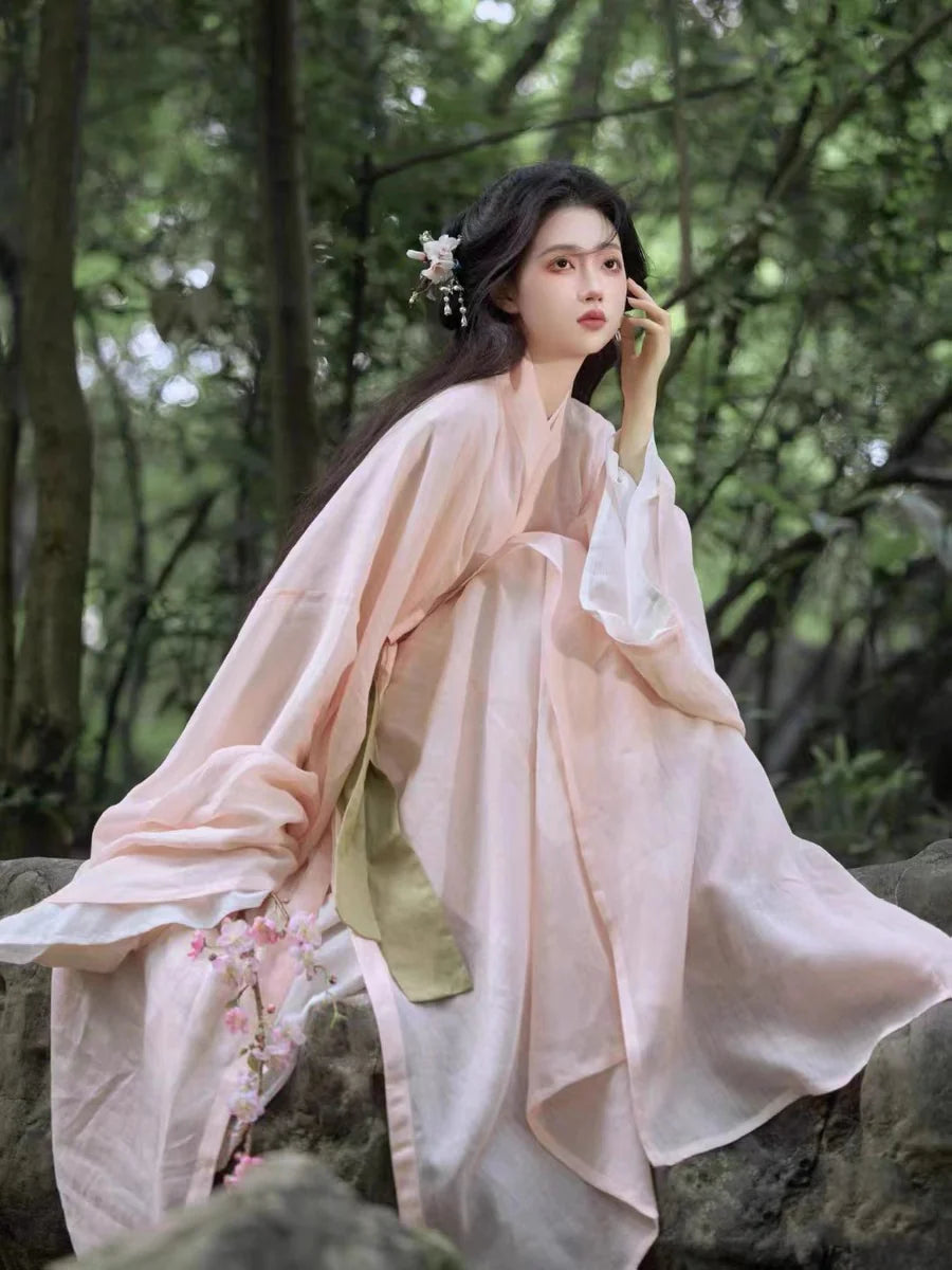 Immerse yourself in the timeless elegance of Zhi Ju Pao from Moon Hanfu&