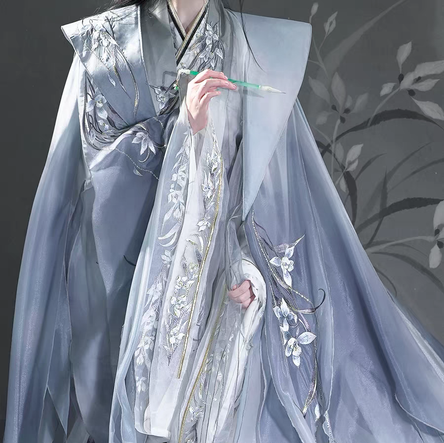 Ming Dynasty Embroidered Cloak, Ink-Wash Cape, and Cross-Collar Set