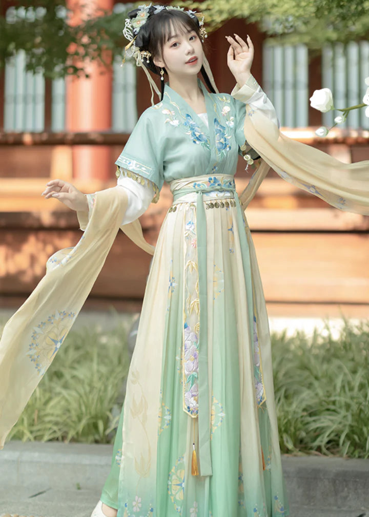 Embrace charm with the Qiyao Ruqun, beautifully captured in the Deary Daisy ensemble. This captivating attire seamlessly blends tradition with a touch of contemporary charm. Step into the sweet allure of this outfit, embodying a deary and timeless style that adds a touch of floral elegance to your wardrobe.