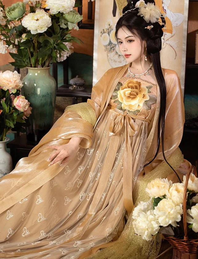 Explore the elegance of Tang Dynasty with our timeless Qixiong Ruqun ensemble, inspired by the iconic Yang Guifei.