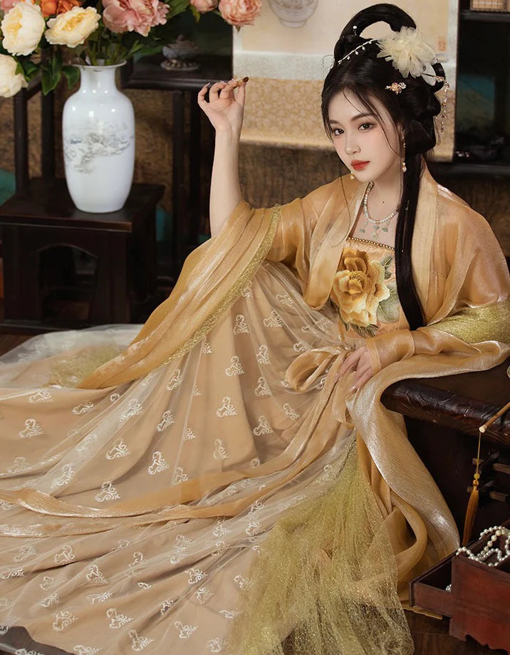 Explore the elegance of Tang Dynasty with our timeless Qixiong Ruqun ensemble, inspired by the iconic Yang Guifei.