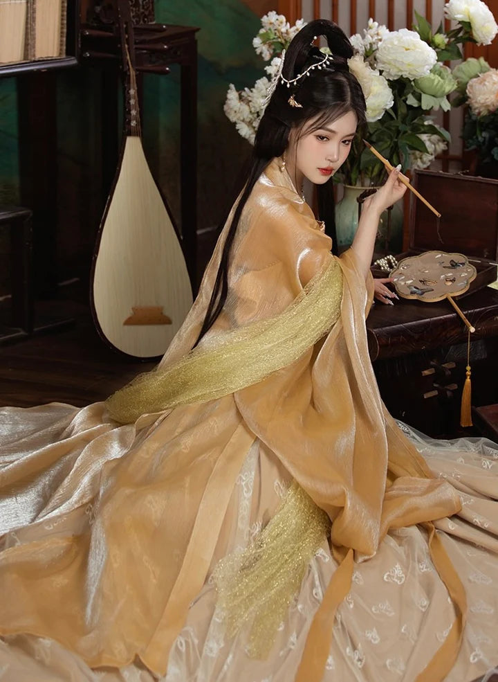 Explore the elegance of Tang Dynasty with our timeless Qixiong Ruqun ensemble, inspired by the iconic Yang Guifei.