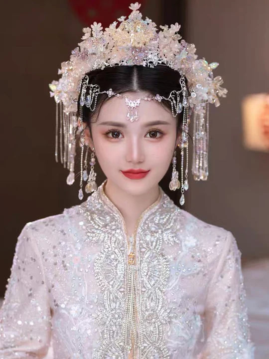 Elevate your bridal ensemble with Moon Hanfu&