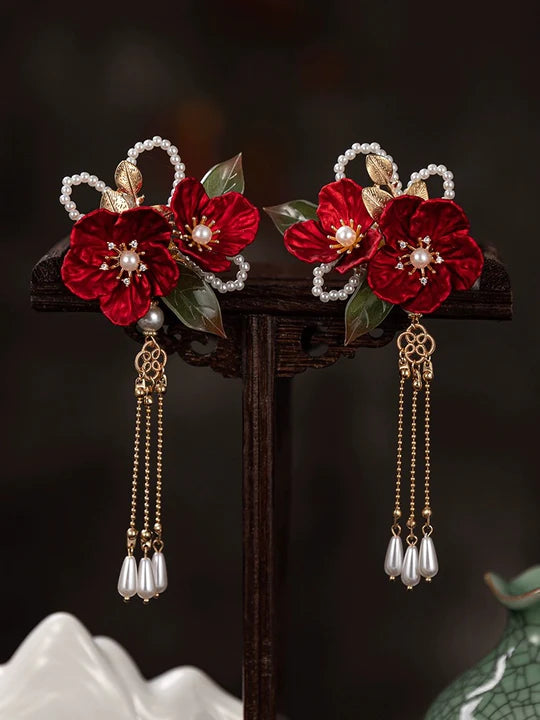 Arina Hanfu Hair Accessories - Elevate your Hanfu hairstyle with these captivating and stylish hair accessories. Intricate detailing and contemporary designs add a touch of modern sophistication. Perfect for special occasions, fashion-forward events, or expressing your unique sense of style.