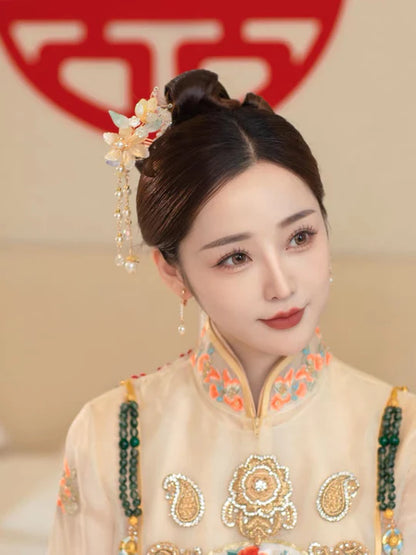 Elevate your bridal ensemble with Moon Hanfu&