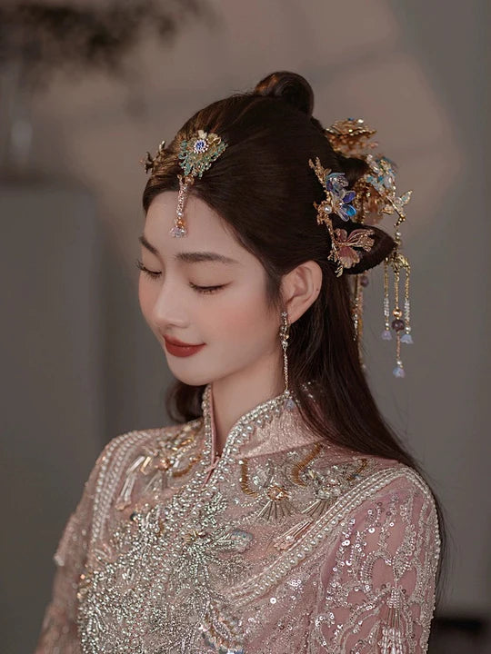 Elevate your bridal ensemble with Moon Hanfu&