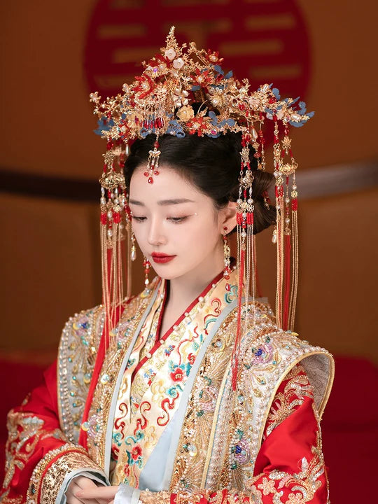 Elevate your bridal ensemble with Moon Hanfu&